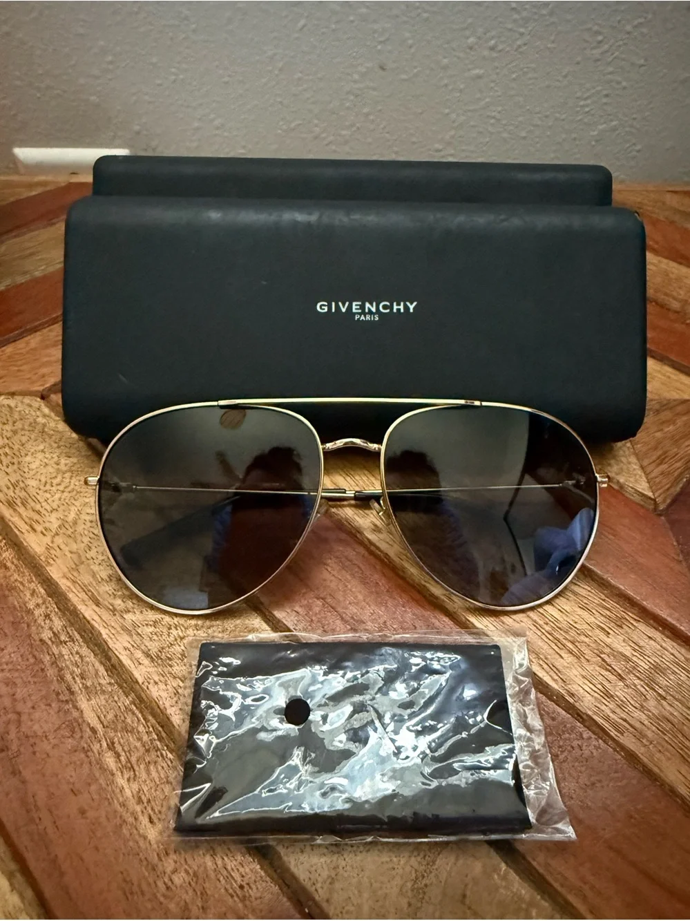 Givenchy Gold Aviator Sunglasses with Gradient Gray Lenses NEW - Picture 1 of 4